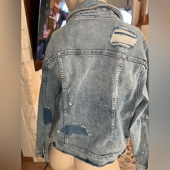 Torrid Distressed Jean Jacket NWOT Size 2 - Picture 11 of 14